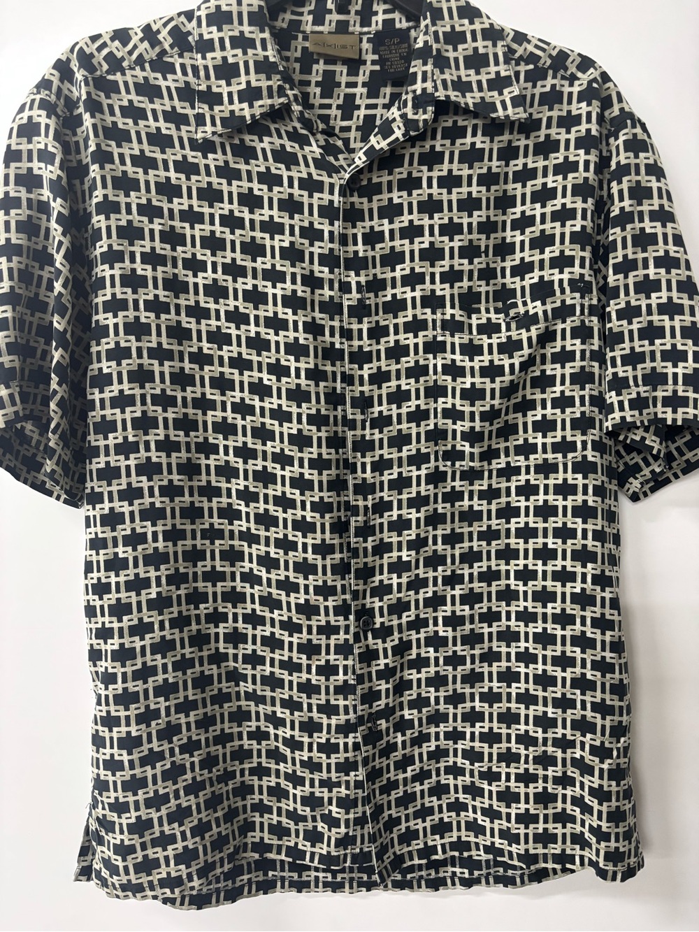 Axist Black and White Short Sleeve Geometric Button-Down Shirt